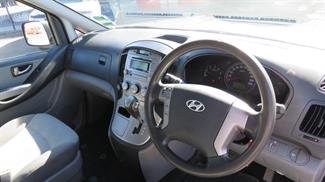 2013 Hyundai iMax - Thumbnail