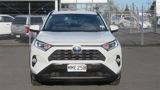 2019 Toyota RAV4 - Thumbnail