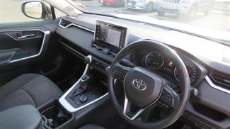 2019 Toyota RAV4 - Thumbnail