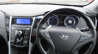 2011 Hyundai I45 - Thumbnail