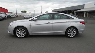 2011 Hyundai I45 - Thumbnail