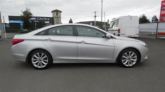 2011 Hyundai I45 - Thumbnail