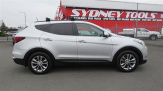 2016 Hyundai Santa Fe - Thumbnail