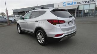 2016 Hyundai Santa Fe - Thumbnail