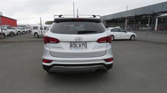 2016 Hyundai Santa Fe - Thumbnail