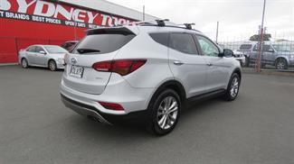 2016 Hyundai Santa Fe - Thumbnail