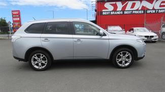 2014 Mitsubishi Outlander - Thumbnail