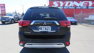 2019 Mitsubishi Outlander - Thumbnail