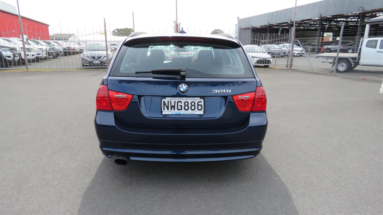 2010 BMW 320i