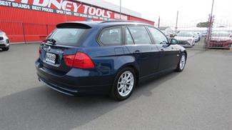 2010 BMW 320i - Thumbnail