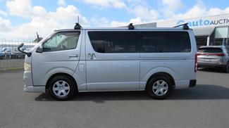 2005 Toyota Hiace - Thumbnail