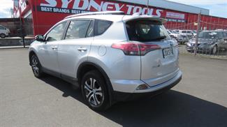 2016 Toyota RAV4 - Thumbnail