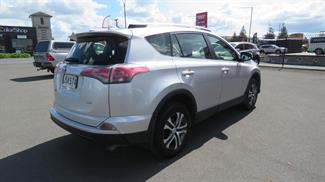 2016 Toyota RAV4 - Thumbnail