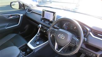 2019 Toyota RAV4 - Thumbnail