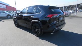 2019 Toyota RAV4 - Thumbnail