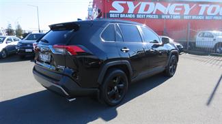 2019 Toyota RAV4 - Thumbnail