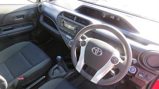 2015 Toyota Prius C - Thumbnail