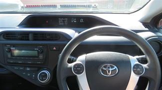 2015 Toyota Prius C - Thumbnail