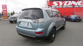 2007 Mitsubishi Outlander - Thumbnail